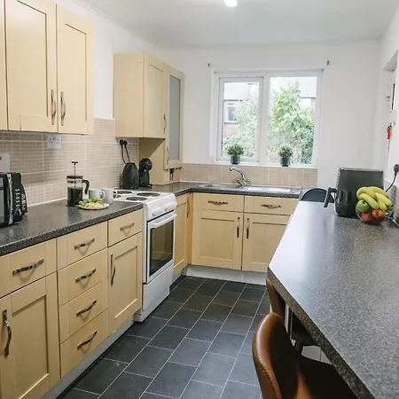 Coastal Comfort 3-bed Retreat Scarborough