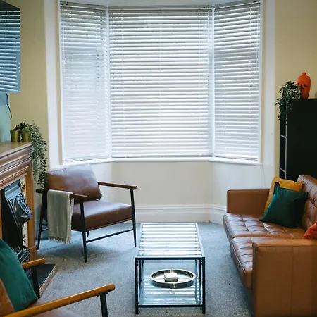 Coastal Comfort 3-bed Retreat Ferienhaus