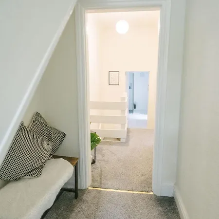 Ferienhaus Coastal Comfort 3-bed Retreat Scarborough