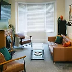 Coastal Comfort 3-bed Retreat * Скарборо